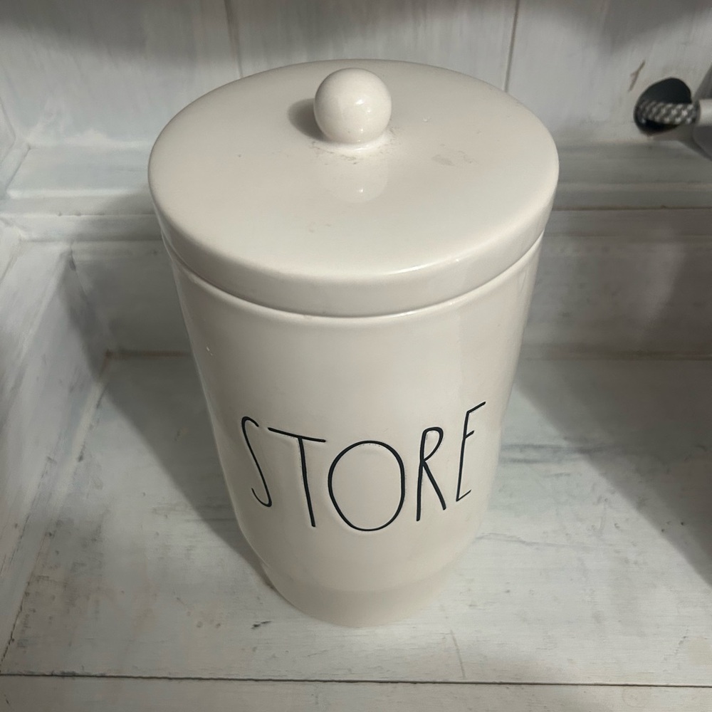 Rae Dunn 
Store container with lid